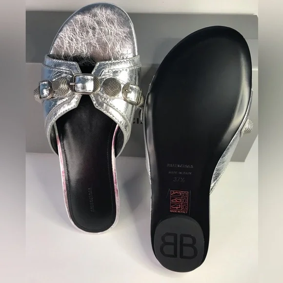 New Authentic BALENCIAGA
Cagole embellished metallic textured-leather sandals - Picture 14 of 15